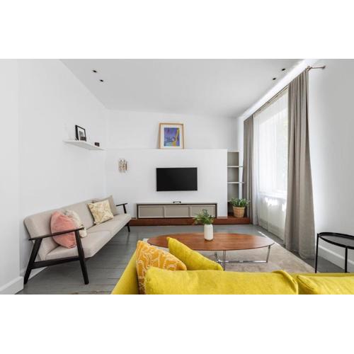 Bright Central Cool 2bed 2 Bath Airy Home #353