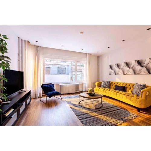 Bright Charming Modern 3bd2bath Balcony! #367