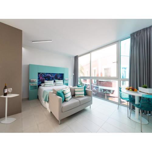 Bright Coastal Apartment for 2 Guests