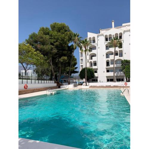 Bright & Cozy studio in the center of Puerto Banus, pool and terrace.