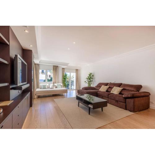 Bright Elegant 3BDR Apartment in Puerto Banus