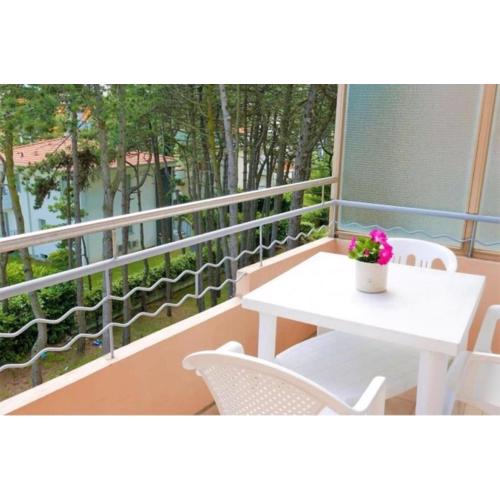 Bright escape 250m from the sea