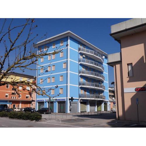 Bright flat in a colourful building - Beahost