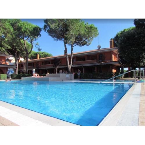 Bright flat in a poolside residence - Beahost