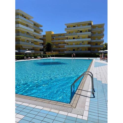 Bright flat with outdoor pools - Beahost