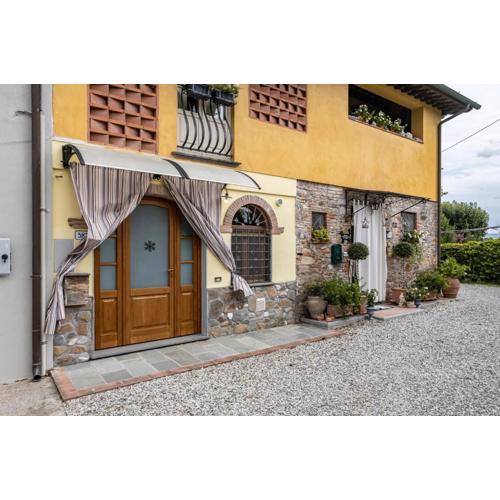 Bright Flat with Private parking!