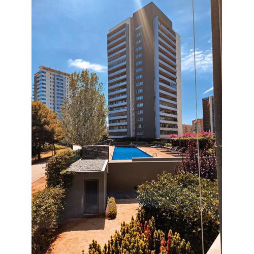 Bright & Fully Equipped 2BR Apartment, 3 min from Beach, Surrounded by Parks
