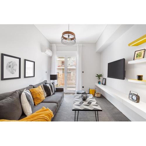 Bright, Modern Retreat Near Acropolis in Koukaki