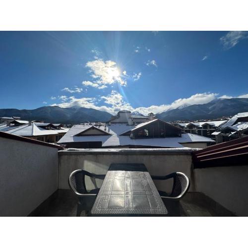 Bright Mountain View Penthouse - 300mbps Wi-fi