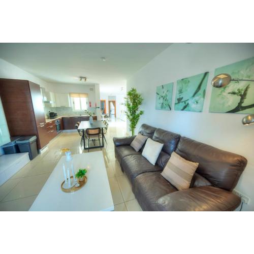 Bright & spacious 3 bedroom, shared garden JELL1-1