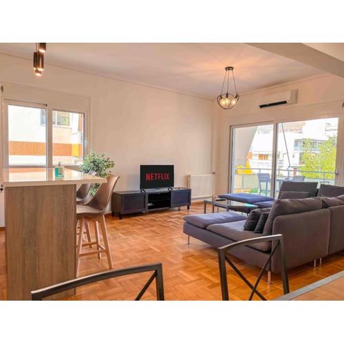 Bright & Spacious Apartment near Glyfada Center
