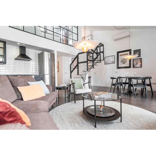 Bright spacious duplex with terrace by REMS