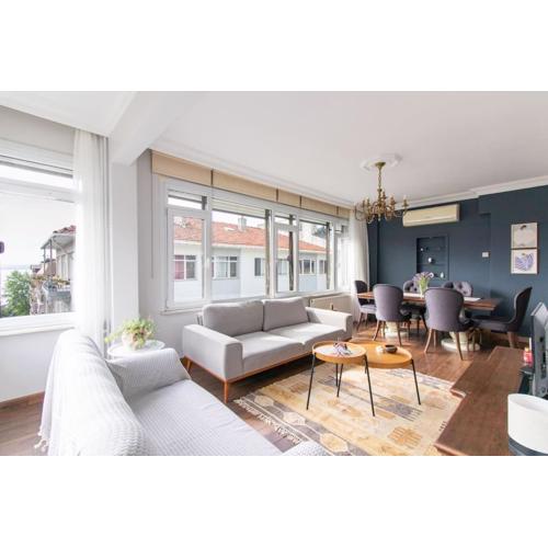 Bright Vibrant 3BR Haven near Sea and Prime Locale