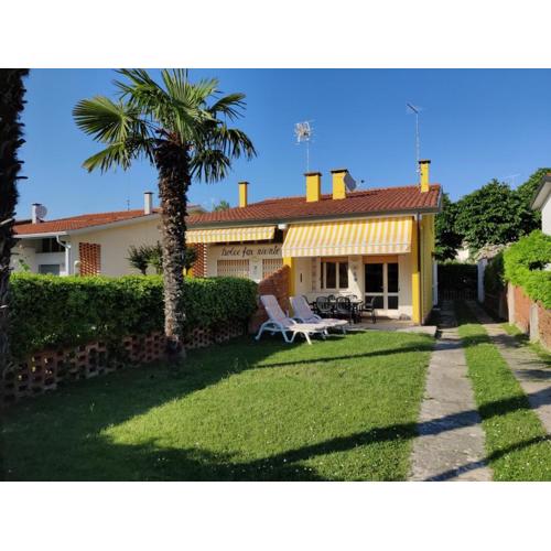 Bright villa in Caorle, private garden - Beahost