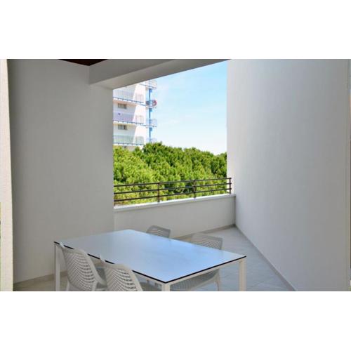 Bright white flat in the heart of Bibione