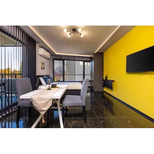 Bright Windowed Studio 10 mins to the City Centre by Flat Mаnager