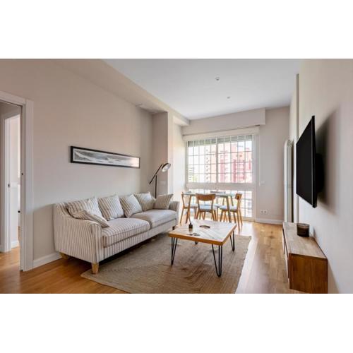Bright with views - 2Bd 1Bth- Av América