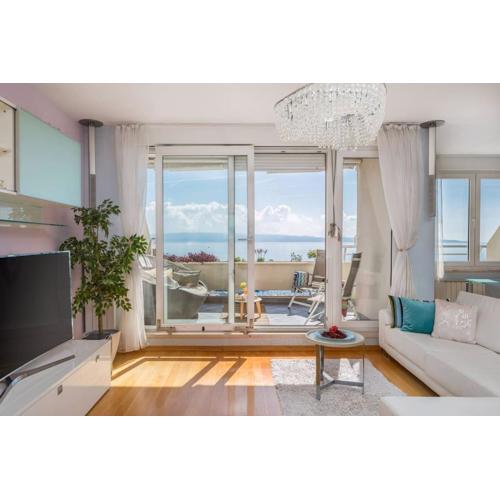 Brilliant Blue Luxury Apartment