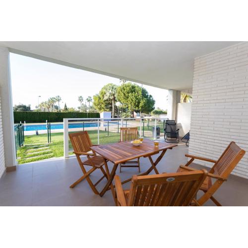 Brisas B2, 2 dormitorios, playa a 50m, by Bookindenia
