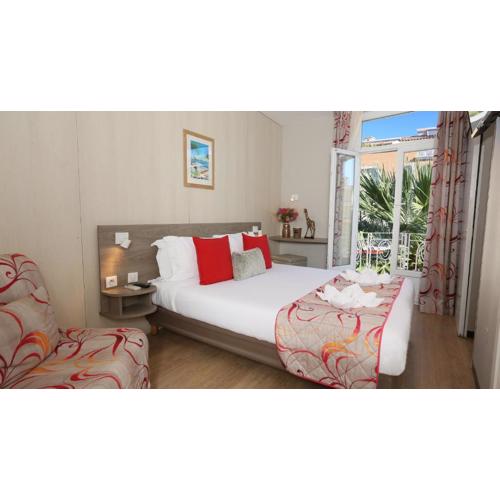 Brit Hotel Confort Le Revest Sainte-Maxime