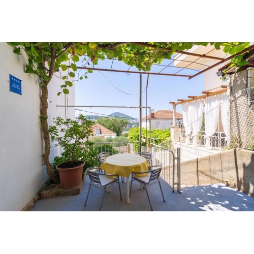 Bronzan Apartment