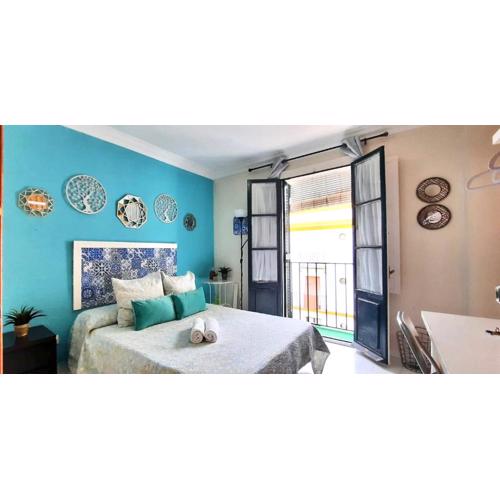 Budget and cute rooms with balcony Sevilla center