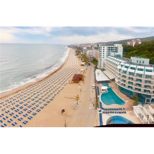 Budget Beachfront Golden sands