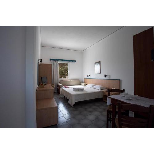 Budget studios 50m from the beach and Perissa center
