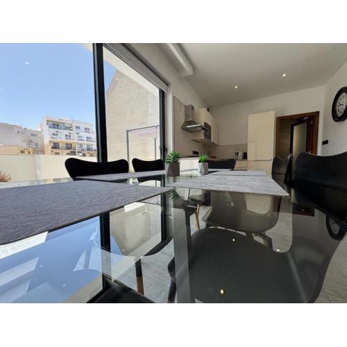 Bugibba Luxe Pool Penthouse