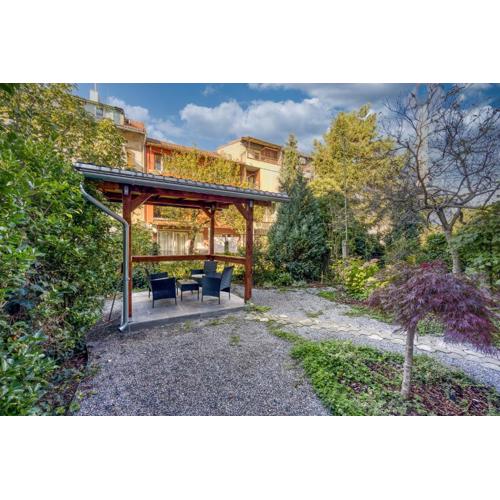Bumblebee Appartment with Garden- Happy Rentals