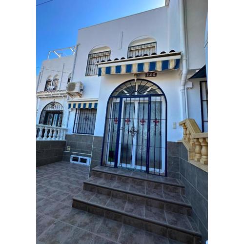 Bungaló en La Mata en urbanización con piscina