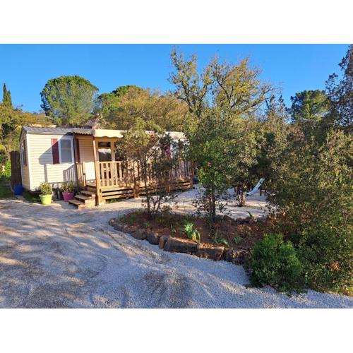 Bungalow 4 personnes sur sur propriété privée au calme à 10 mn des plages de Sainte Maxime