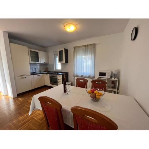 Burle Apartment with FREE private parking