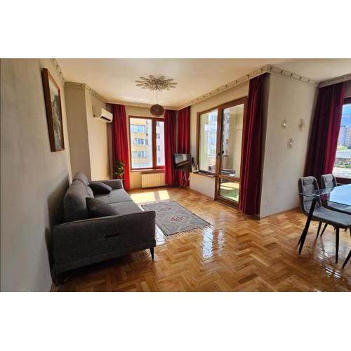 Business Park Retreat: 1BR with Mountain View