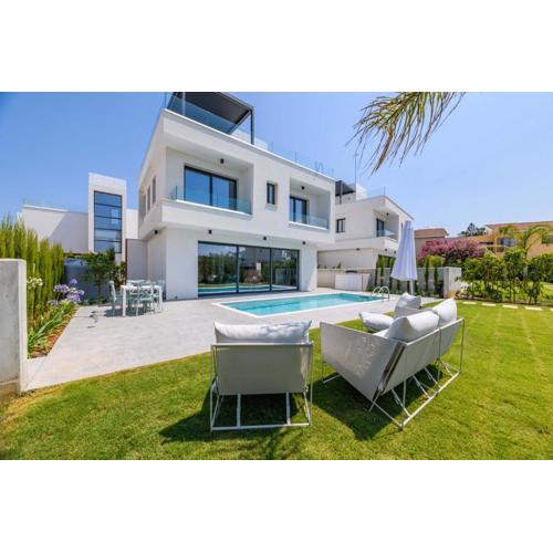 By The Beach - Blue Topaz Villa