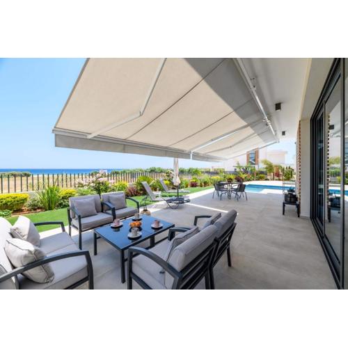 By The Beach - Emerald Seaview Villa