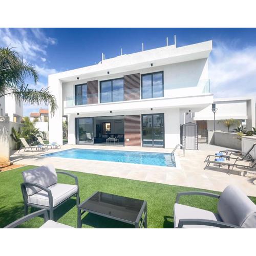 By The Beach - Royal Sapphire Villa