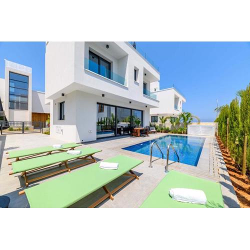By The Beach - Sunstone Seaview Villa