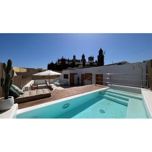 C-10 Vegueta Apartment - Private Rooftop Pool