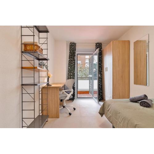 C23 Lovely 4 Bedroom close to Maria Zambrano