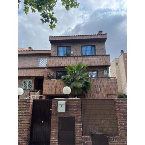 C8 Lujo barrio residencial Madrid