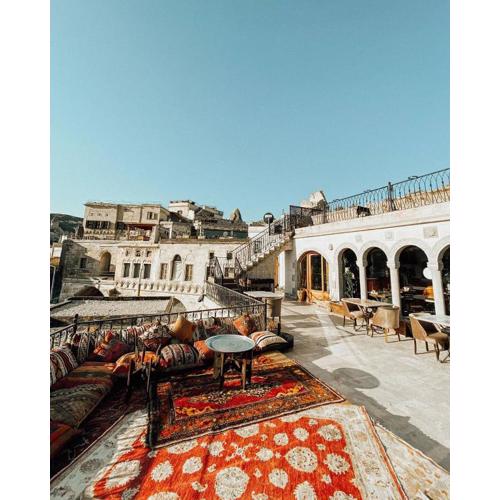 Caftan Cave Suites