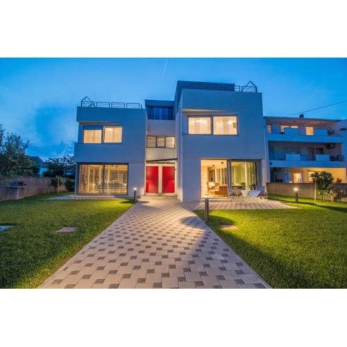 CAISA- luxury apartment 20 m from the sea