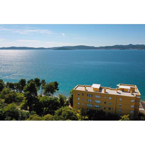 CAISA Classic Beachfront Apartment