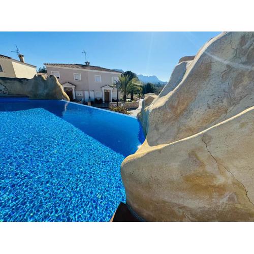 Calpe Chalet adosado entorno playa y montaña tranquilidad relax jacuzzi piscina wifi aire jardin barbacoa y parking
