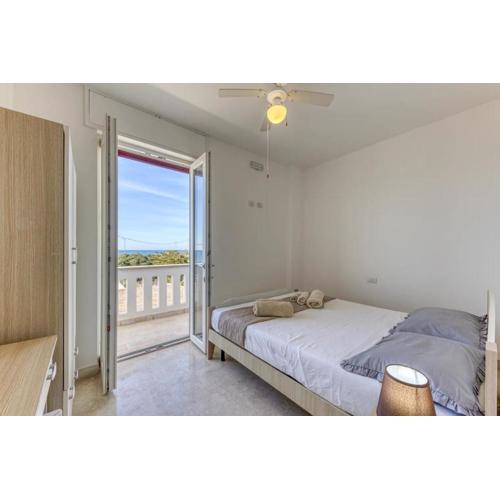 Camere arcobaleno vicino al mare a Torre san Giovanni