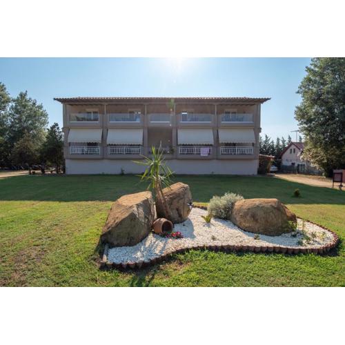 Camping Linaraki Apartments & Bungalows