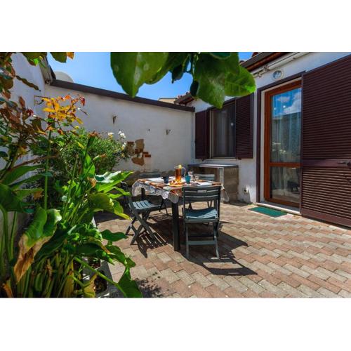 Camy Wine House con giardino vicino alla stazione ferroviaria
