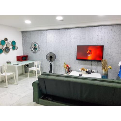 Candid Aura Studio Chic Sliema Basement Apartment