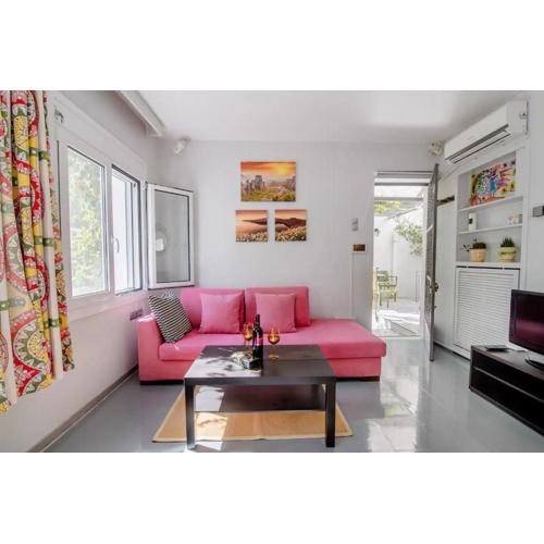 Canto-Home Alongside The Acropolis